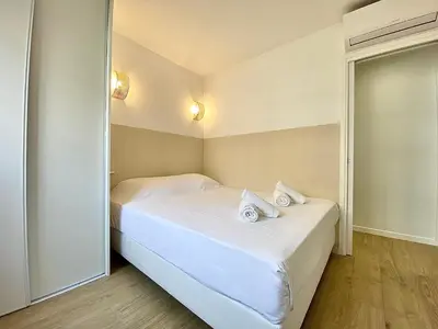 Un ou plusieurs lits dans un hébergement de l'établissement Appartement Cannes 2 chambres - 14J