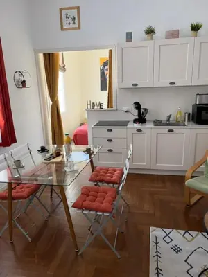 Cuisine ou kitchenette dans l'établissement HENRI CAMILLE REAL ESTATE - Florida 2 - 2 bedrooms close center