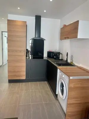 Cuisine ou kitchenette dans l'établissement Cosy appartement - Vieux port