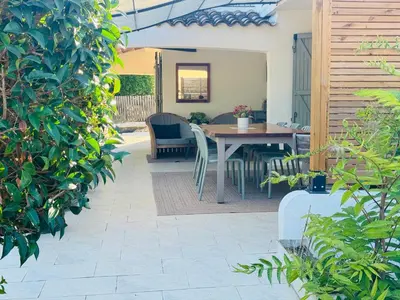 Jardin de l'établissement Charming Villa with big pool and AC in Antibes