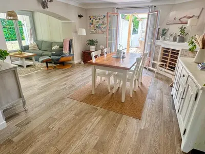 Cuisine ou kitchenette dans l'établissement Charming Villa with big pool and AC in Antibes