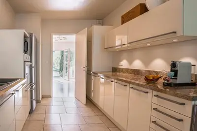 Cuisine ou kitchenette dans l'établissement Dream Villa 300m2 & stunning 4000m2 private garden