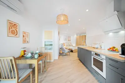 Cuisine ou kitchenette dans l'établissement Appartement bord de mer « La Petite Ma-Line »