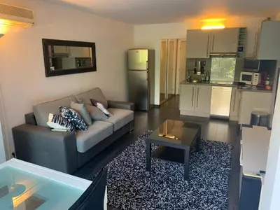 Cuisine ou kitchenette dans l'établissement magnifique studio à 2 mn de la mer