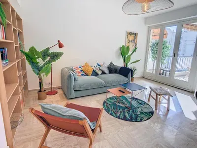 Coin salon dans l'établissement 1 bedroom Velasquez, 5 mins from Croisette 244 Cannes Riviera