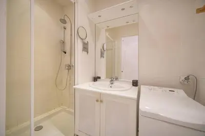 Salle de bains dans l'établissement FRGK 'Marly Croisette face mer '