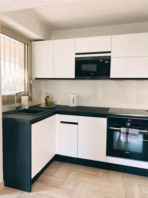 Cuisine ou kitchenette dans l'établissement 2 bedroom apartament close to the beach