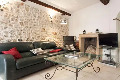 Télévision ou salle de divertissement dans l'établissement A8 -Staywiz us - 2 BDR Duplex Remparts Heart of Old Antibes