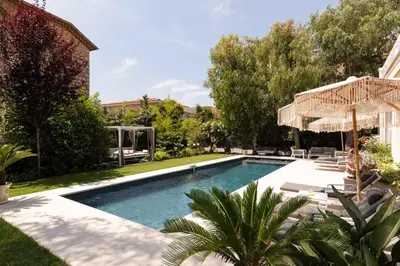 Piscine de l'établissement Luxueuse Villa 7 chambres avec piscine - Cannes ou située à proximité