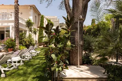 Jardin de l'établissement Luxueuse Villa 7 chambres avec piscine - Cannes