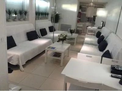 Coin salon dans l'établissement Studio cosy à 1mn de la plage