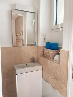 Salle de bains dans l'établissement 2 bedroom apartment in Cannes near the beach