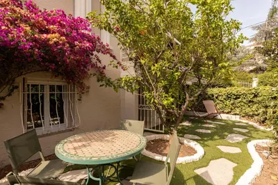 Jardin de l'établissement Modern Luxury Apartment 6 pax