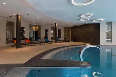 Piscine de l'établissement First Cap - Luxury 1BR with terrace in the most prestigious development of the French Riviera ou située à proximité