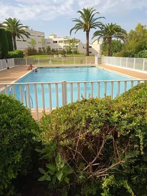 Piscine de l'établissement Antibes Quiet studio air-condit-swim. pool tennis ou située à proximité