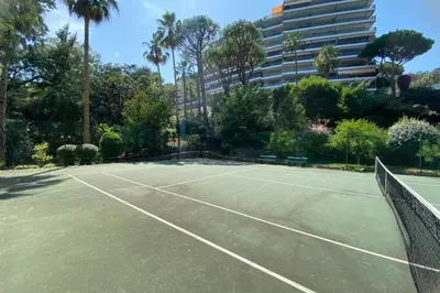 Tennis ou squash au sein de l'appartement ou à proximité