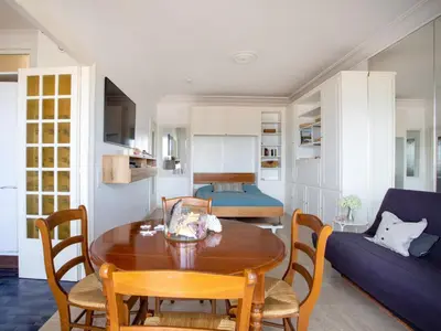 Coin salon dans l'établissement Apartment le corail by Interhome