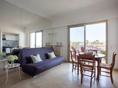 Coin salon dans l'établissement Apartment le corail by Interhome