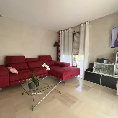 Superbe résidence avec piscine et tennis