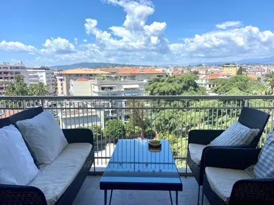 Balcon ou terrasse dans l'établissement Belle terrasse près du Martinez et des plages!