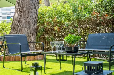 Jardin de l'établissement Garden-level apartment 10-min on foot to City Center