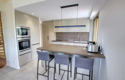 Cuisine ou kitchenette dans l'établissement Duplex Vieil Antibes 3 chambres Parking avec vue mer Wifi - LIMESTAY