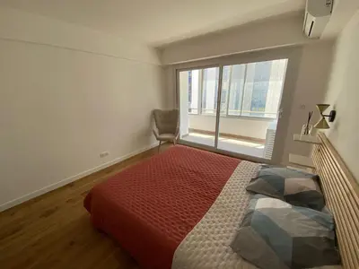 Un ou plusieurs lits dans un hébergement de l'établissement Renovated 4 room Apartment-Parking next door and Beach at 700m