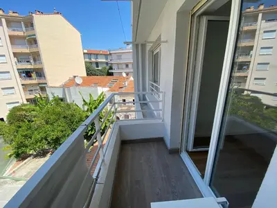 Balcon ou terrasse dans l'établissement Renovated 4 room Apartment-Parking next door and Beach at 700m