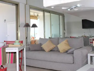 Coin salon dans l'établissement Appartement 2 Pièces, 4 couchages avec terrasse et vue panoramique - FR-1-252A-112