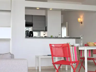 Cuisine ou kitchenette dans l'établissement Appartement 2 Pièces, 4 couchages avec terrasse et vue panoramique - FR-1-252A-112