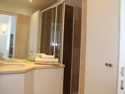Salle de bains dans l'établissement Appartement 2 Pièces, 4 couchages avec terrasse et vue panoramique - FR-1-252A-112