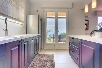 Cuisine ou kitchenette dans l'établissement Villa Nostrodamo Villa with panoramic sea view