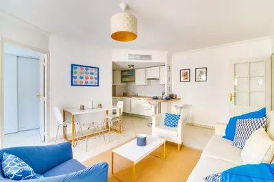 Cuisine ou kitchenette dans l'établissement Parc RL Perfect 1 bedroom apartment next to beaches and shops