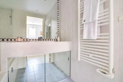 Salle de bains dans l'établissement Parc RL Perfect 1 bedroom apartment next to beaches and shops