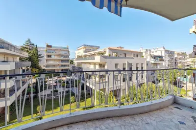 Balcon ou terrasse dans l'établissement Appartement le San Francisco bright and calm 3 bedroom flat