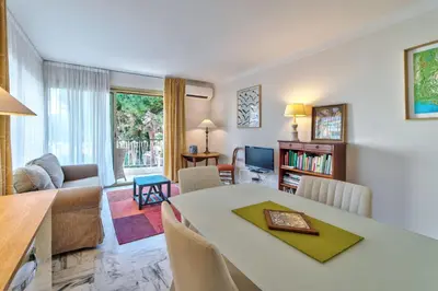 Coin salon dans l'établissement Appartement le San Francisco bright and calm 3 bedroom flat