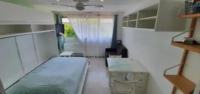 Un ou plusieurs lits dans un hébergement de l'établissement Studio charmant à Villeneuve-Loubet, 19 m², Climatisation