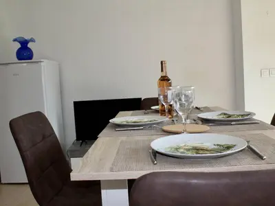 Boissons dans l'établissement Appartement RDC à Villeneuve-Loubet - 2 Pièces, 45m², 4 Couchages, Plage à 100m - FR-1-252A-113