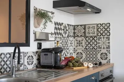 Cuisine ou kitchenette dans l'établissement Sunlight Properties - La Plage - Juan Les Pins - 100m from the beach