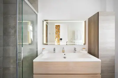 Salle de bains dans l'établissement Super Central, Spacious, Sunny Large Deck & SPA