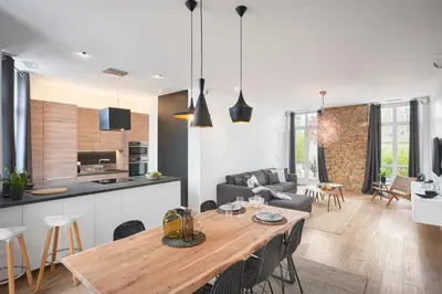 Cuisine ou kitchenette dans l'établissement Super Central, Spacious, Sunny Large Deck & SPA