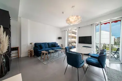Télévision ou salle de divertissement dans l'établissement Superb 55m2 apartment - Heart of Cannes - 2BR4p