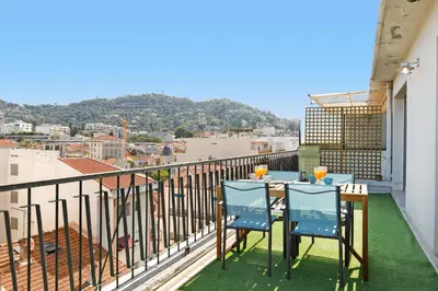 Vue générale sur la montagne ou vue sur la montagne depuis l'appartement