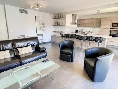 Cuisine ou kitchenette dans l'établissement 3 Bedrooms, 3 bathrooms central Cannes Lecerf 411