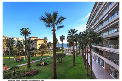 Jardin de l'établissement REF 761 - Cannes Croisette - Sea view apartment for rent