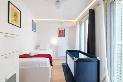 Un ou plusieurs lits dans un hébergement de l'établissement Apartment Vieil Antibes 82 m2 with secured private parking 3 Rooms