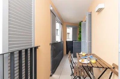 Coin salon dans l'établissement Apartment Vieil Antibes 82 m2 with secured private parking 3 Rooms