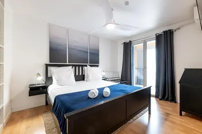 Un ou plusieurs lits dans un hébergement de l'établissement Apartment Vieil Antibes 82 m2 with secured private parking 3 Rooms