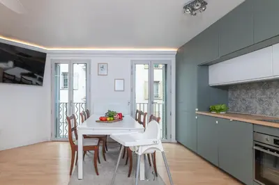 Cuisine ou kitchenette dans l'établissement Apartment Vieil Antibes 82 m2 with secured private parking 3 Rooms