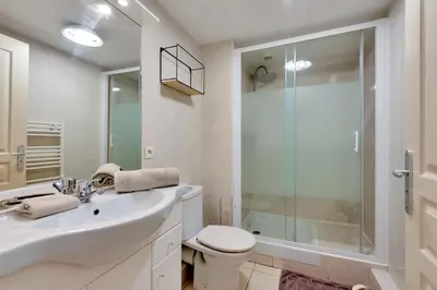 Salle de bains dans l'établissement Eden Blue Wilson - Appt climatisé proche plage